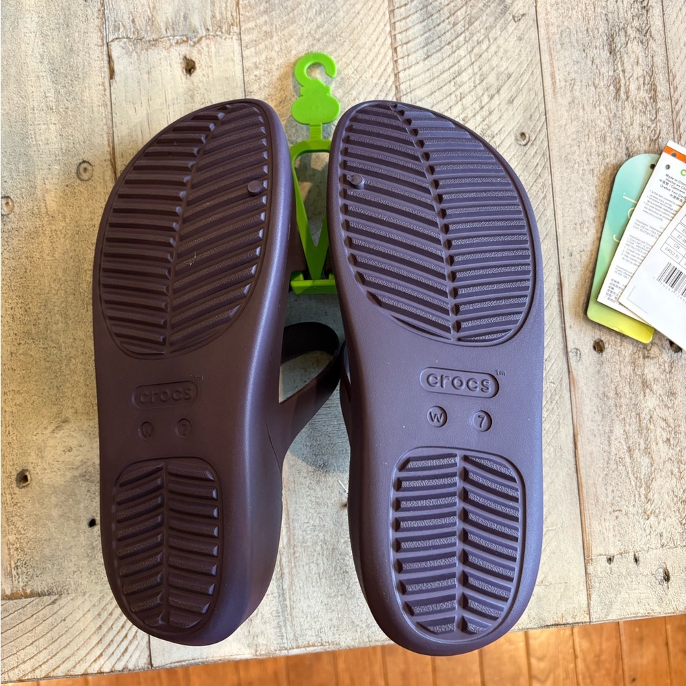 Crocs Women’s Purple Slip-On Strappy Sandals - Picture 3 of 3